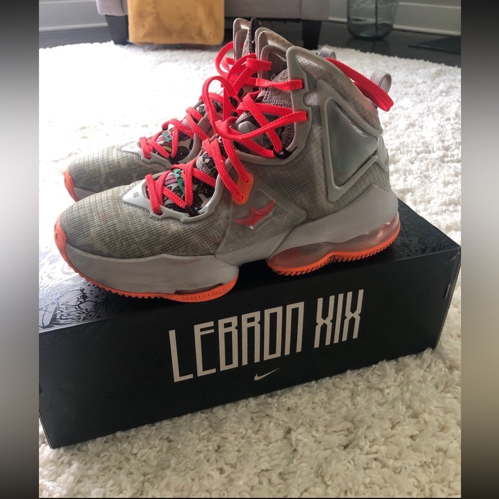 Nike Lebron 19